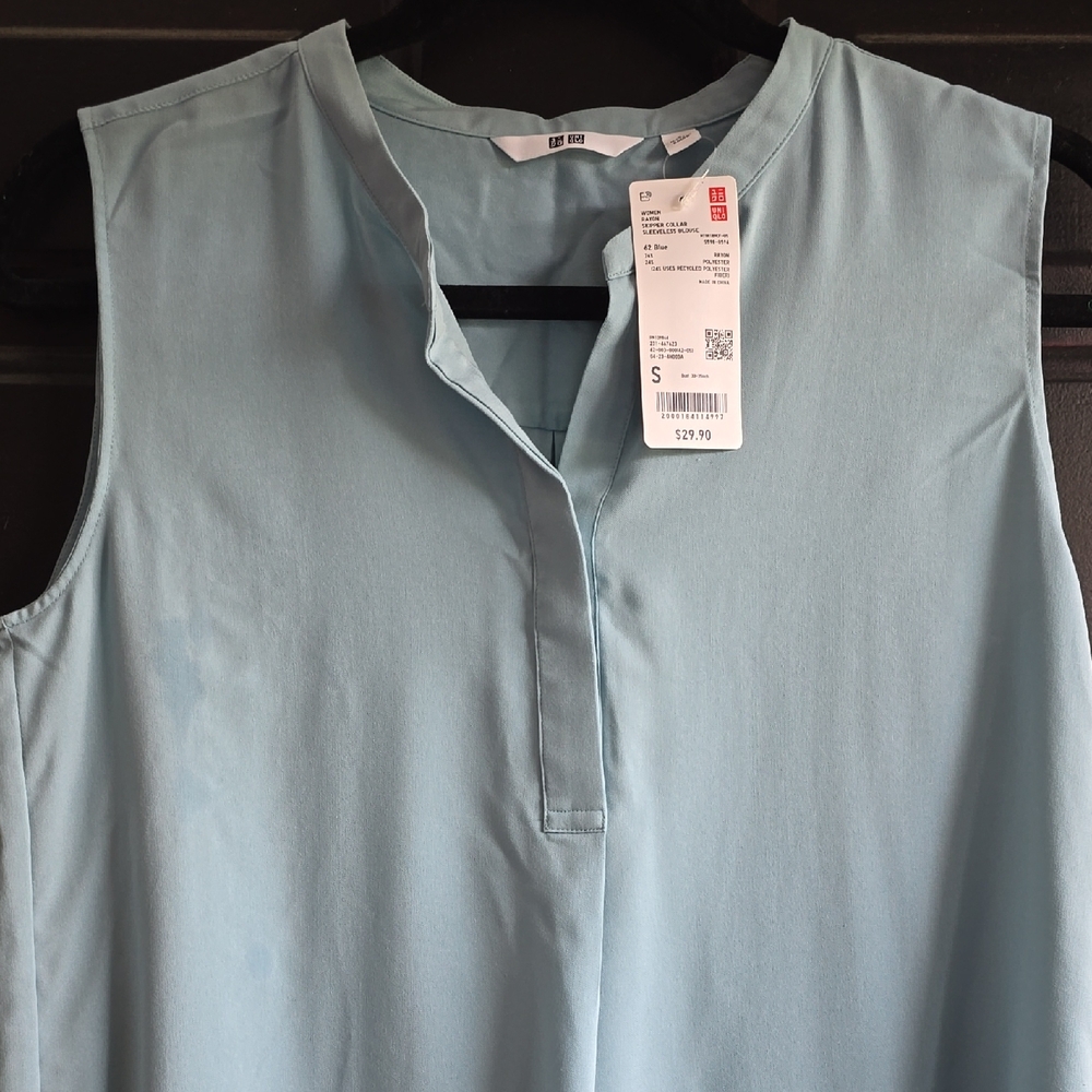 Uniqlo Women's Light Blue Sleeveless Blouse